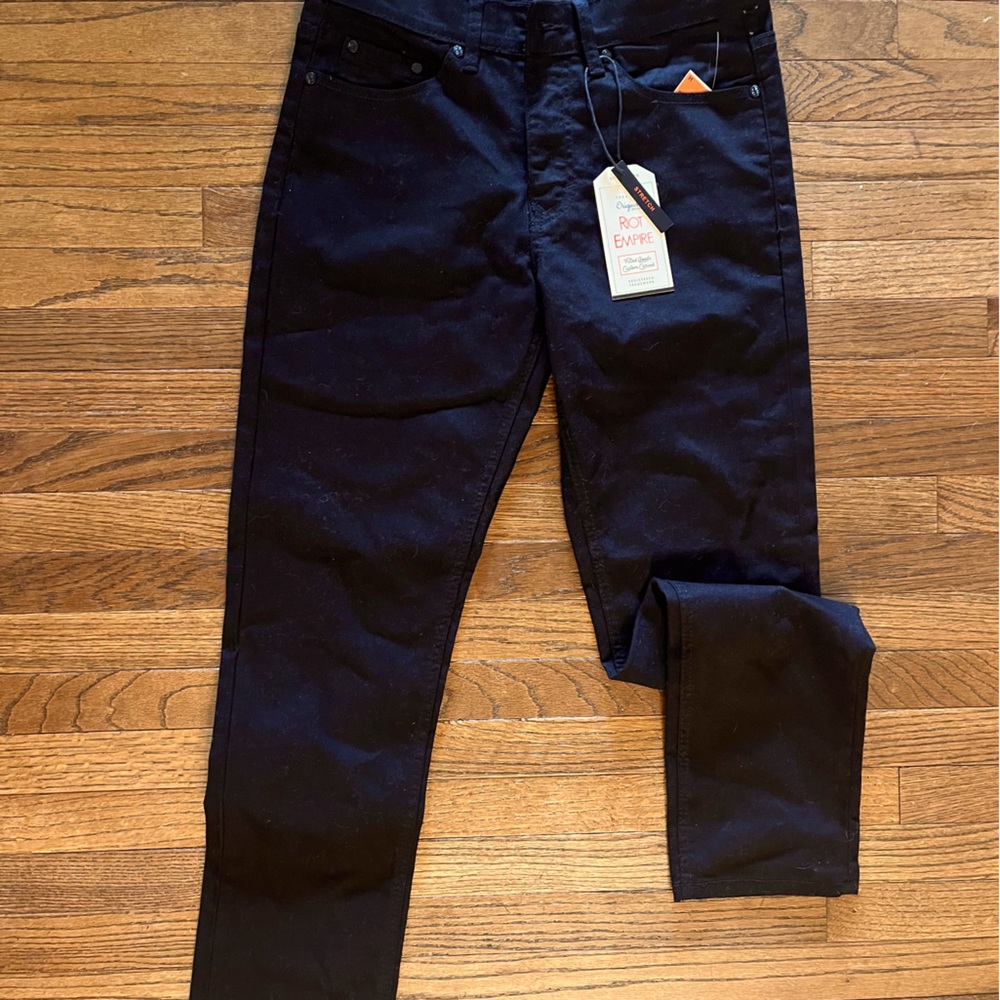 New never worn. Size 30x30